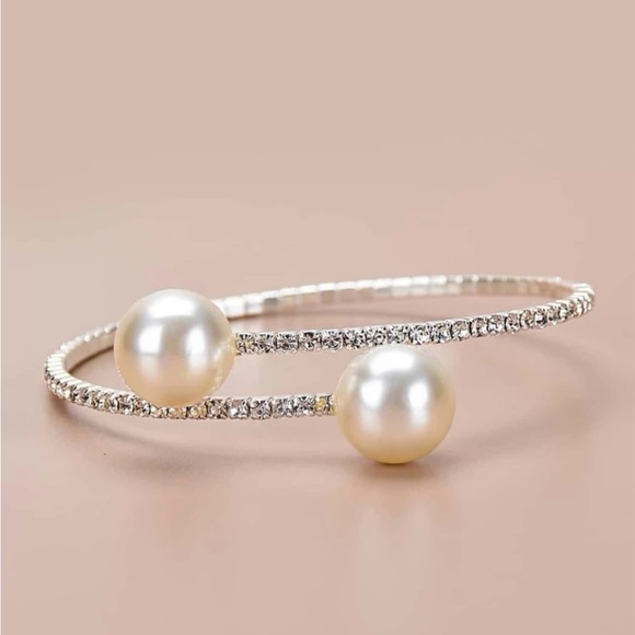 Rhinestone & Faux Pearl Decor Cuff
Bangle - Picture 1 of 4